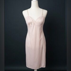Vintage Vanity Fair Full Slip 34L Pale Pink Antron III Nylon Lingerie Lace  70s